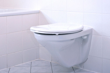 Abwasser fällt nicht nur beim Toilettenspülen an. Auch beim Waschen, Duschen oder beim Baden wird Abwasser produziert.