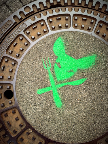 Guerillaaktion KW dont feed the rat_Kanakdeckel_01.jpg