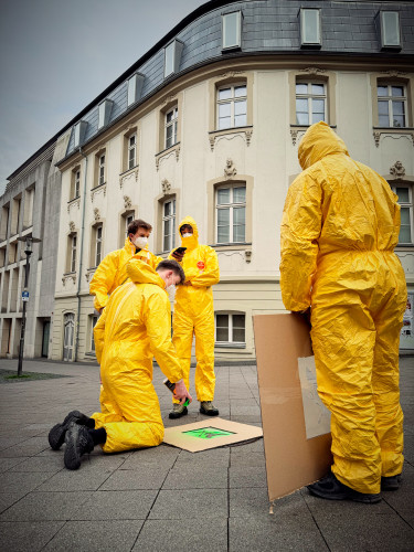 Guerillaaktion KW Schablone in Progress_Justierung