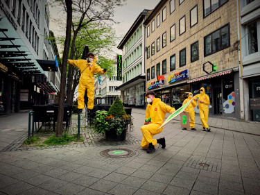 Guerillaaktion KW Schablone in Progress_on the street_02.jpg