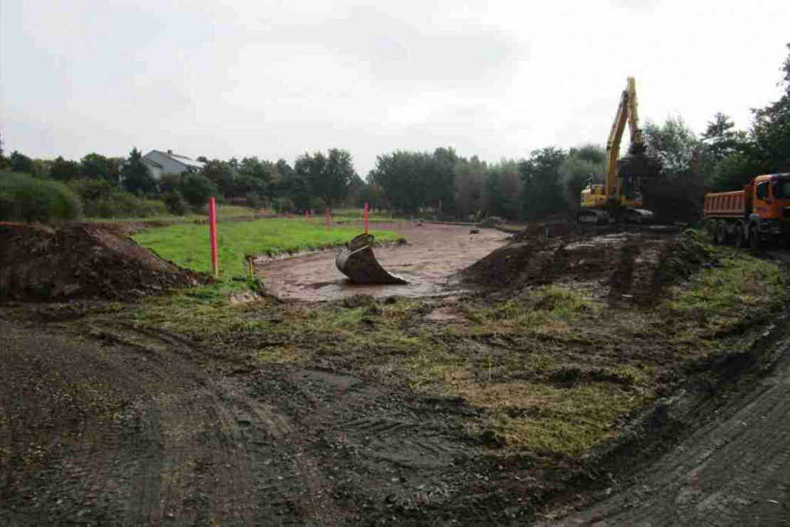 Herstellen des neuen Gewässerbettes
