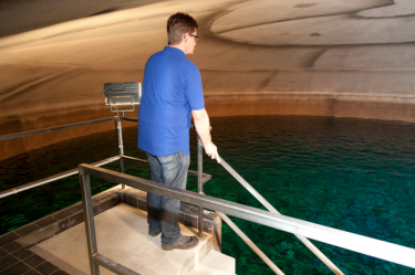 Kontrolle der Wasserkammer eines Trinkwasserhochbehälters