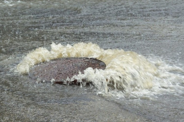 Starkregen Kanaldeckel.jpg