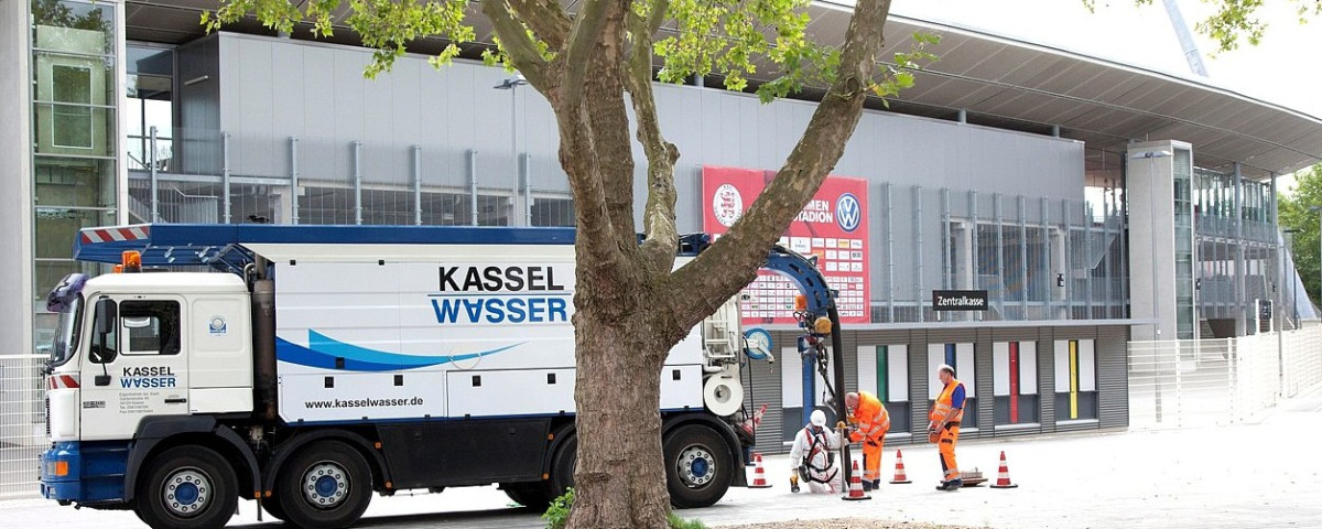 Zur Unterseite Kanäle reinigen