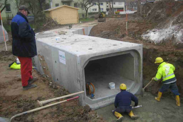 Transport und Einbau eines Rahmendurchlasses in vorhandenen Stahlbetonkanal